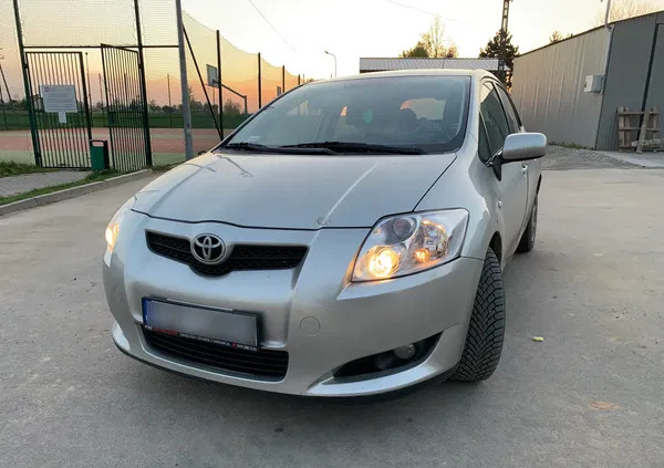 świętokrzyskie Toyota Auris cena 16800 przebieg: 206000, rok produkcji 2008 z Bierutów